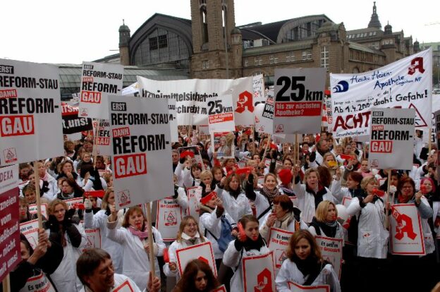 8000 Apotheker und Apothekenangestellte demonstrieren in Hamburg gegen die Gesundheitsreform / Rund 40 000 Teilnehmer in vier Städten