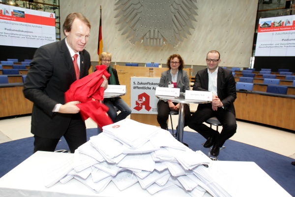 110.000 Stimmen gegen Blockadepolitik der Krankenkassen