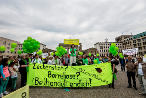Zeckenstich-Borreliose – Betroffene demonstrieren in Berlin für bessere medizinische Versorgung