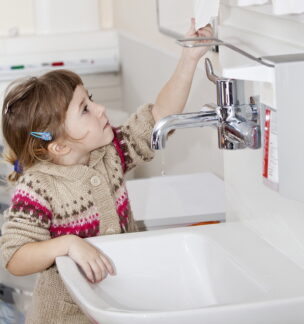 Optimale Hygiene beim Händetrocknen mit Papierhandtüchern durch wissenschaftliche Studien belegt