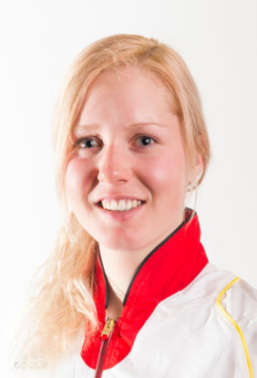 Andrea Rothfuss trägt die deutsche Fahne