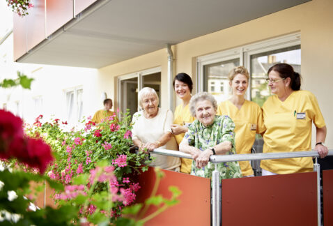 Innovatives 7/7-Pflege-Arbeitszeitmodell: Deutsche Seniorenstift Gesellschaft macht Familie und Beruf vereinbar