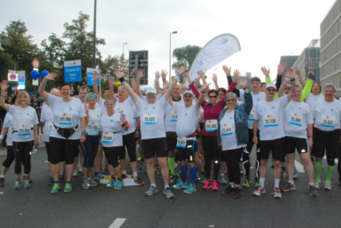 Fit sein trotz Diabetes110 Teilnehmer des Diabetes Programm Deutschland starteten beim Köln Marathon auf allen Distanzen