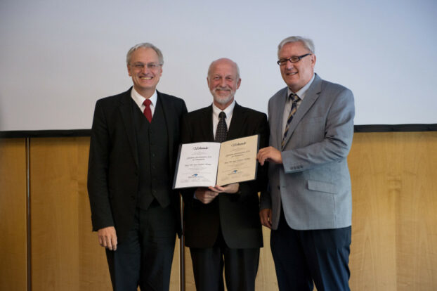 Glaukom-Forschungspreis 2014 für Professor Norbert KörberPionier der Kanaloplastik vom Bundesverband Auge ausgezeichnetPreisverleihung im Rahmen des DOG-Kongresses in Leipzig am 27.09.2014