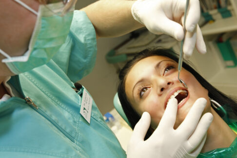 Zahnmedizinische Behandlungen in Ungarn, die von der Krankenversicherung erstattet werden? Ja, es ist möglich!