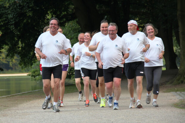 Neben Lauf- und Walkinggruppen an 22 Standorten in ganz Deutschland werden erstmals auch Fahrradgruppen und die Teilnahmemöglichkeit für Angehörige angeboten