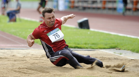 Das Vertrauen in die eigene Leistung ist zurückHeinrich Popow springt zu neuem Weltrekord – Auch Birgit Kober und Timor Huseni gelingt beim Integrativen Sportfest in Leverkusen neue weltweite Bestmarke