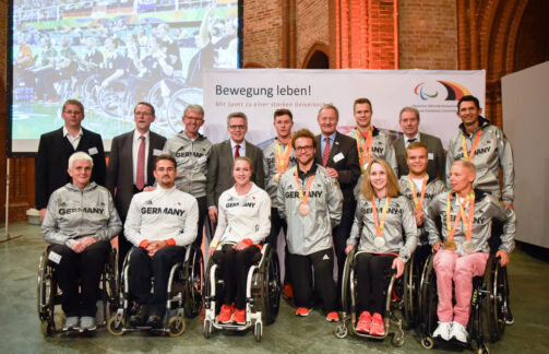 „Vorbild für uns alle und wunderbare Botschafter“ Bundeskanzlerin Dr. Angela Merkel war zu Gast beim Parlamentarischen Abend des Deutschen Behindertensportverbandes