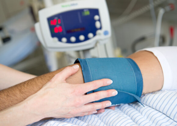 Bluthochdruck rechtzeitig erkennen und konsequent behandeln: Therapietreue zahlt sich aus