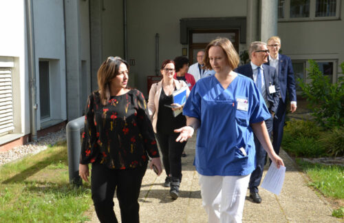 Vor Ort für die Hauptstadt-Pflege! Gesundheits-Senatorin trifft am 14. Mai 2018 Gesundheitsarbeiter*innen im Krankenhaus Bethel Berlin