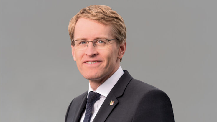 Ministerpräsident Daniel Günther ruft für die DKMS zur Wacken-Challenge auf