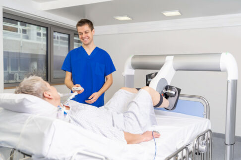 THERA-Trainer bemo mobilisiert bettlägerige Patienten mit neuen Technologien