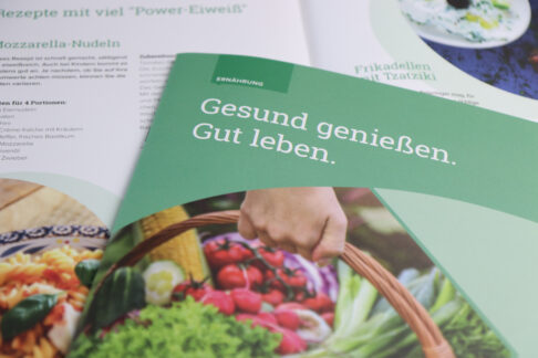 Neue KfH-Broschüre für DialysepatientenErnährung spielt eine wichtige Rolle„Gesund genießen. Gut leben.“ ist der Titel der neuen KfH-Patientenbroschüre, die sich an Dialysepatienten richtet