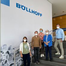Mitarbeitende des Klinikum Bielefeld unterstützen Fa. Böllhoff bei der innerbetrieblichen Anti-Corona-Impfung