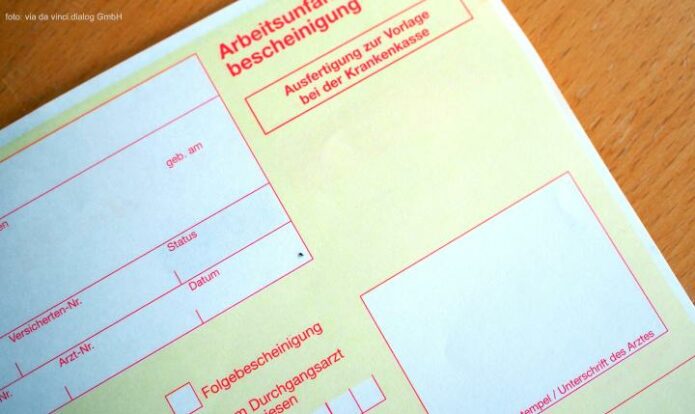Am 1. Oktober beginnt die Digitalisierung des gelben ScheinsEinführung der elektronischen Arbeitsunfähigkeitsbescheinigung eAU im Herbst 2021