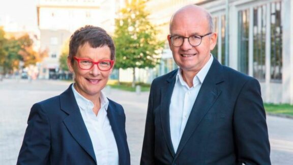 Vorstandswechsel in der Siemens-BetriebskrankenkasseDr. Hans Unterhuber in den Ruhestand verabschiedet, Dr. Gertrud Demmler übernimmt