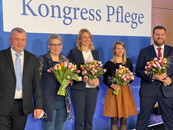 ZEQ gratuliert den Gewinnerinnen des Pflegemanagement-Awards 2022