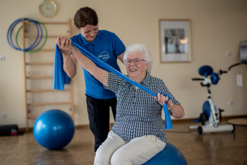 Muskeltraining im Seniorenheim: Stiftung kämpft für Reha in der Altenpflege
