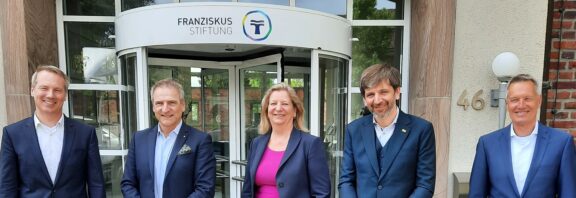 Neues Patientenportal: St. Franziskus-Stiftung Münster kooperiert mit Kölner Digital Healthcare Pionier m.Doc
