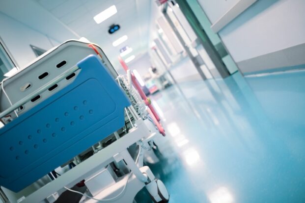 Krankenhaus-Fallzahlen in Westfalen-Lippe auch im dritten Corona-Jahr rückläufigKrankheitsbedingte Personalausfälle in Kliniken sorgten 2022 für viele leere Betten