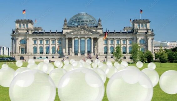 Pressekonferenz der Initiative “Boy in the Bubble“ am 26. April 2023