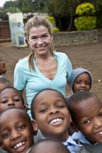 Anke Engelke und Fortuna Düsseldorf rufen zum Weltmalariatag auf: “Malaria. Wir haben was dagegen!”