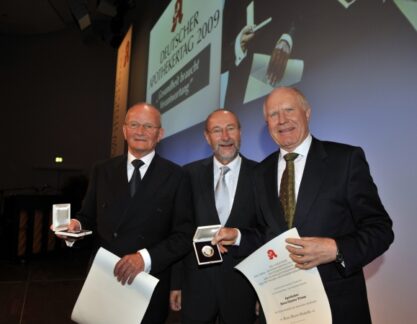 Hans-Meyer-Medaille an Hans-Günter Friese und Götz Schütte / Auszeichnung für besondere Verdienste um das Apotheken- und Arzneimittelwesen