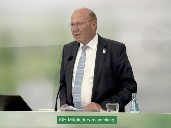 KfH-Mitgliederversammlung 2025 | Jubiläumsjahresbericht 2024Eine „Mammutaufgabe“: Versorgungssicherheit, Qualität und Wirtschaftlichkeit