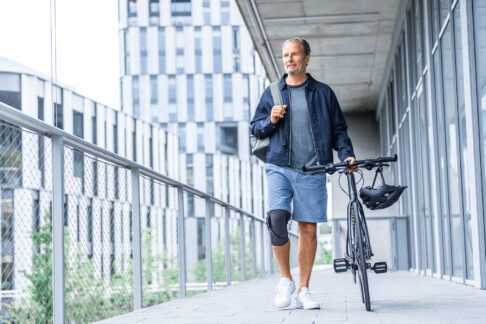 „Die Knieorthese Smartfit OA trägt sich wie eine Bandage, wirkt aber wie eine Orthese!“