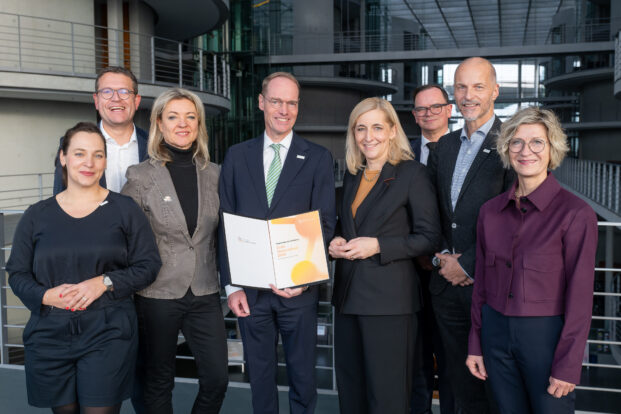 Tag der Gesundheitsversorgung 2025: Initiative „Gute Gesundheit 2030“ überreicht Ergebnisbericht an Bundesgesundheitsministerin Nina Warken und zeigt Wege für ein zukunftsfähiges Gesundheitssystem auf