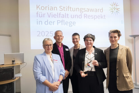 Korian Stiftung zeichnet Pflegedienst vielfältig. GmbH, Bremen, mit dem Award für Vielfalt und Respekt in der Pflege 2025 aus