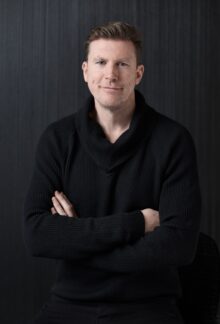 Exklusiv-Interview mit dem Pharma-Unternehmer Dr. Clemens Fischer über die Zulassung seines neuen Rx-Cannabis-Medikaments und den Kampf gegen chronische Schmerzen.